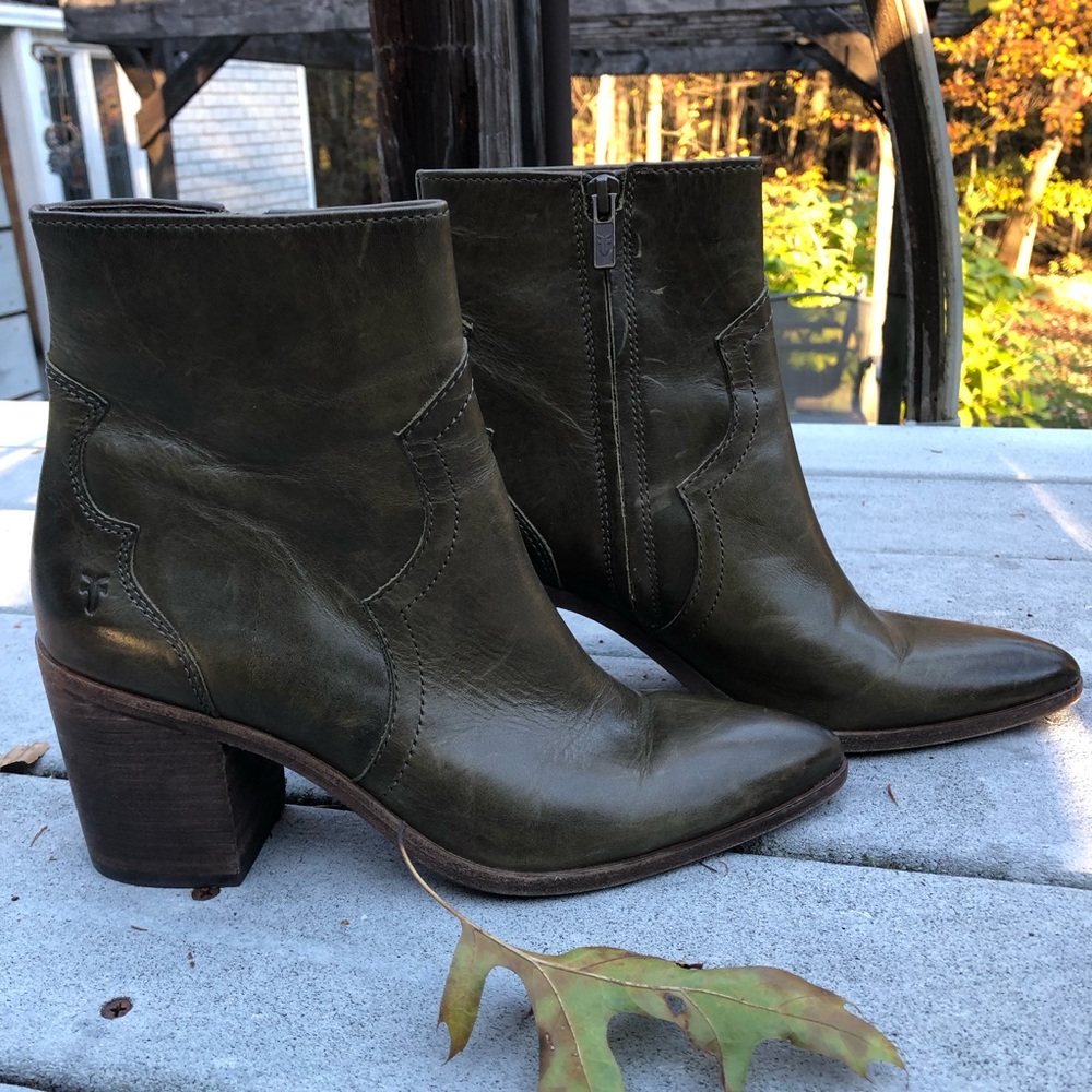Frye Flynn Short Inside Zip Leather (Olive)Booties Women’s SZ 8.5